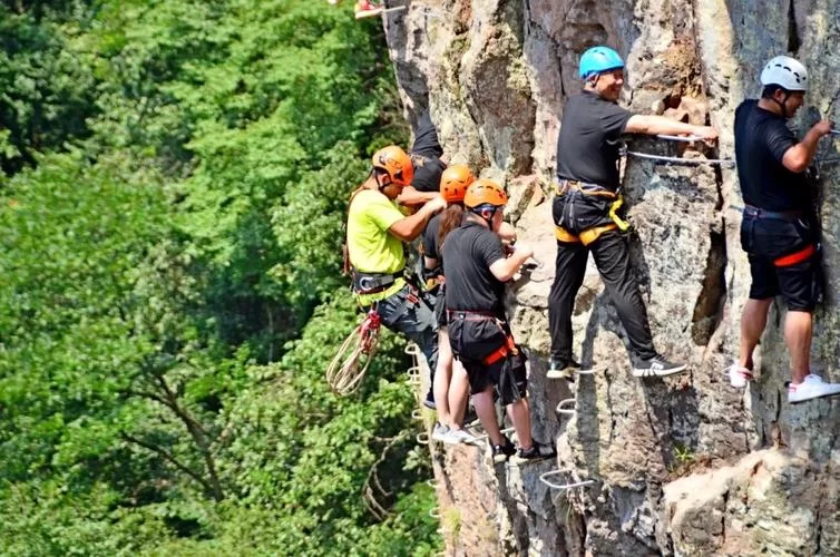 真实攀岩／New Heights： Realistic Climbing and Bouldering