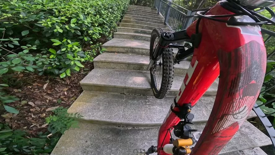 孤山速降／自行车速降／Lonely Mountains： Downhill