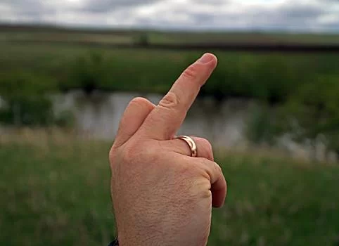 自由的中指／Freedom Finger