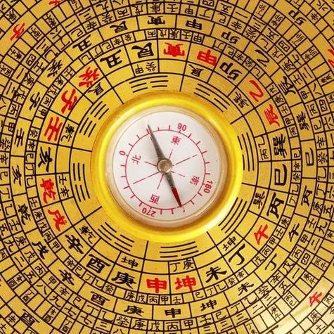 风水罗盘软件下载：专业版和免费版哪个更好？