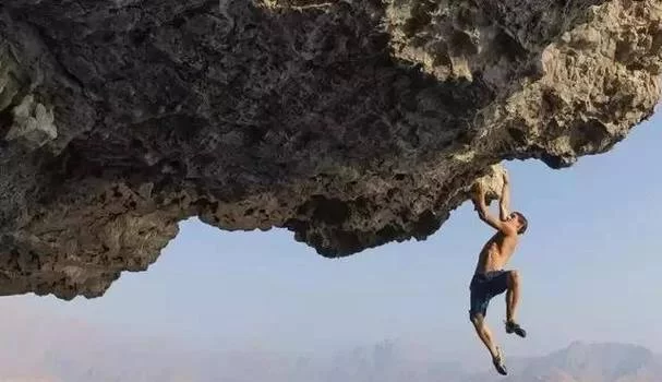 徒手攀岩：挑战人类极限的勇敢尝试