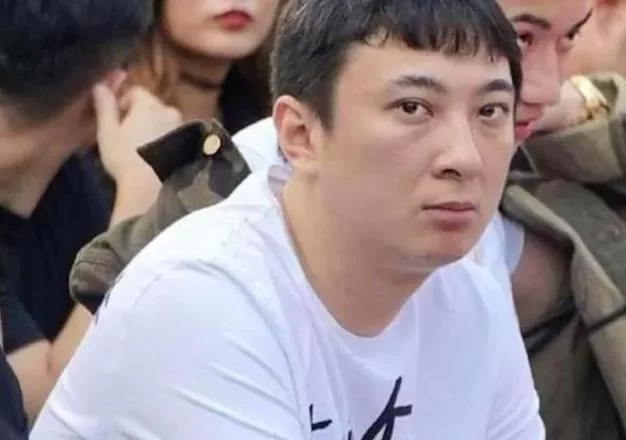 网红曝王思聪酒局：豪掷千金，背后隐藏什么秘密？