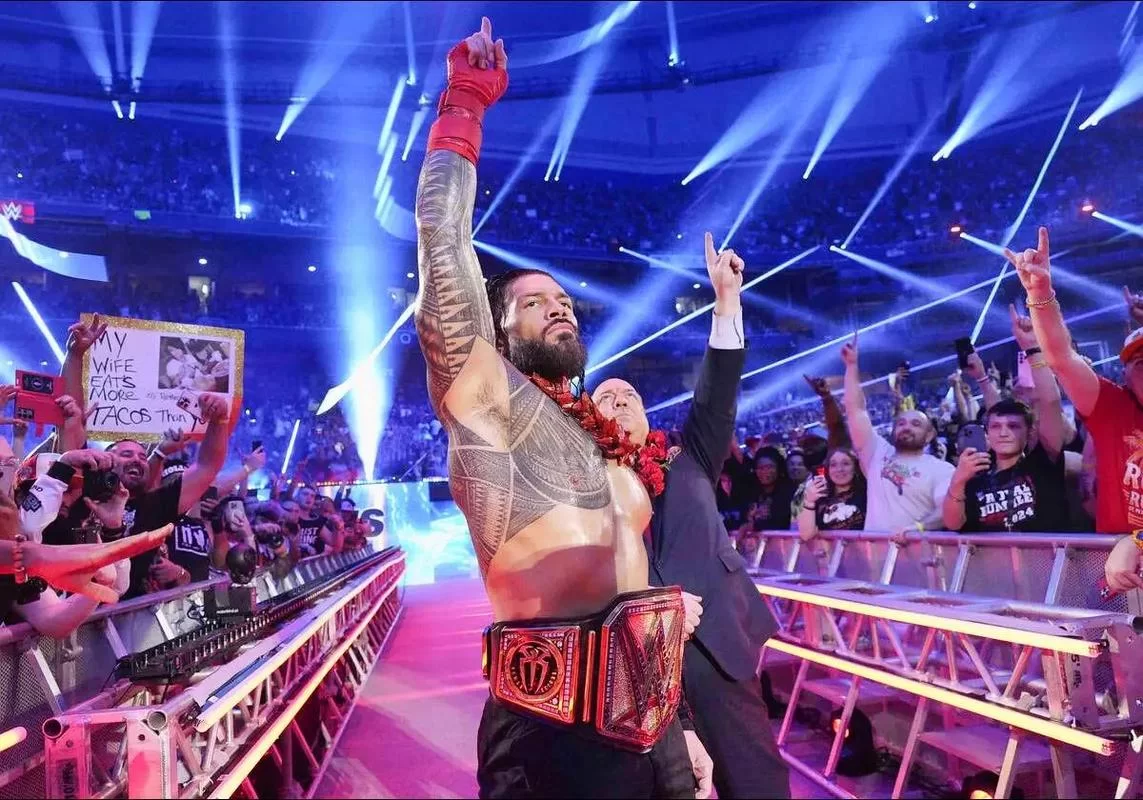 WWE摔角比赛：巨星对决，精彩瞬间不容错过