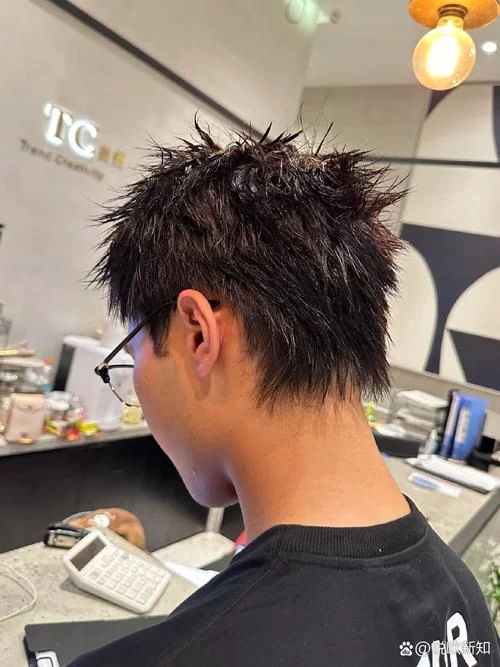 男生必看：刺猬头发型教程及脸型搭配指南