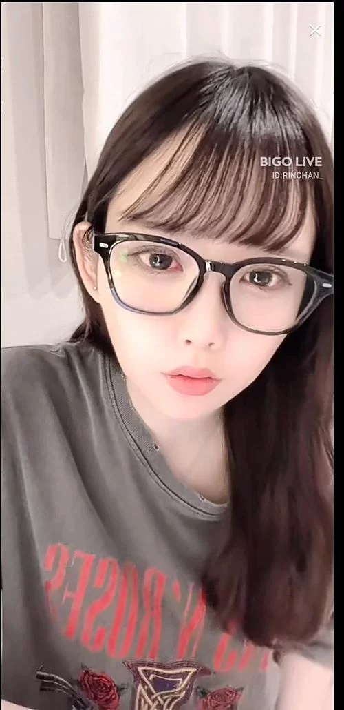 日本主播真实生活揭秘：她们的妆容和人生