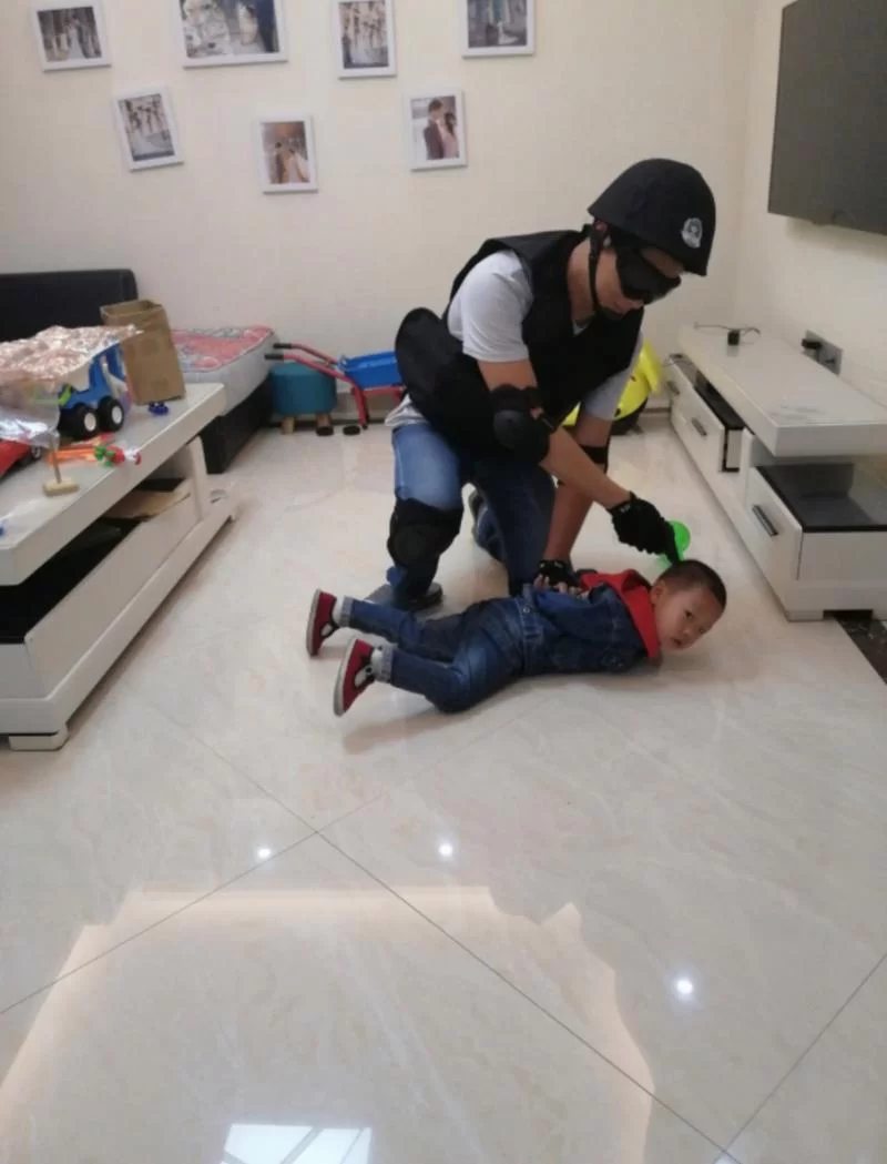 警察抓小偷：惊险抓捕现场还原