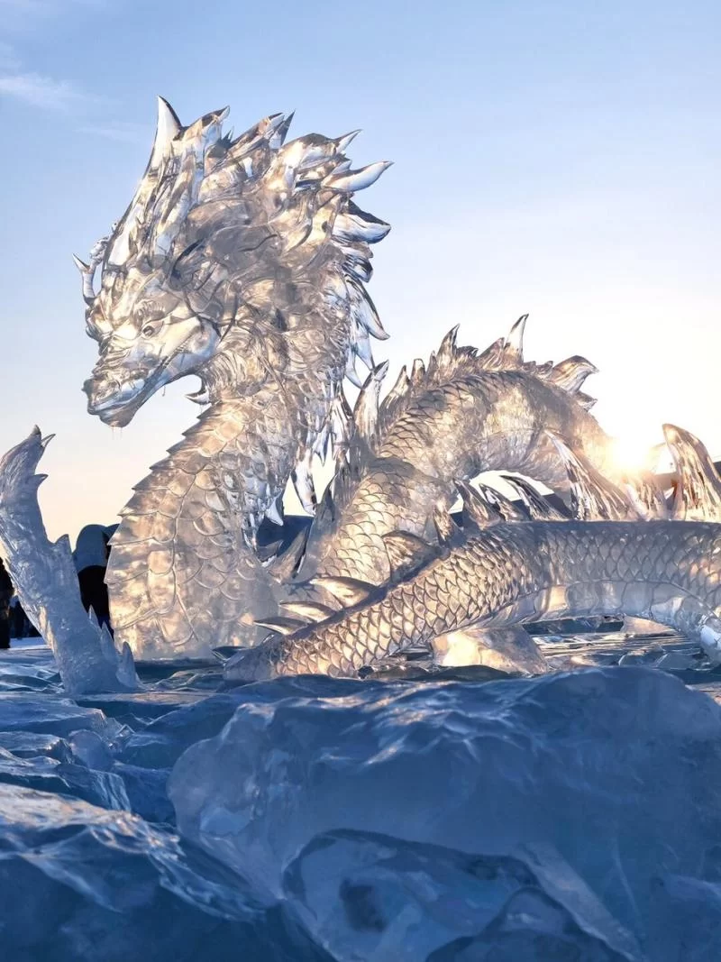 冰龙现身长春！千万博主打造冰雕奇观，你见过吗？