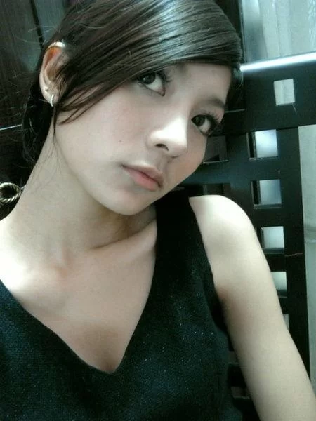 吴亚馨微博发文回应争议，手写声明力证清白，寻求空间！