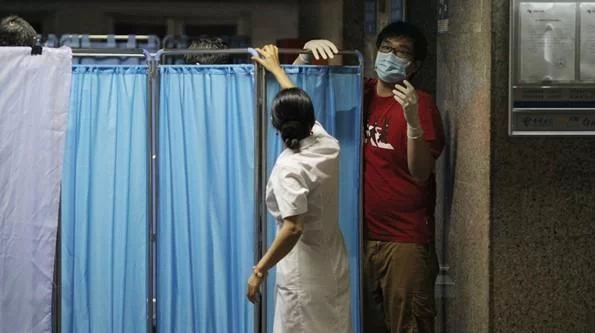 深圳女护士电梯意外：电梯夹头事件引发关注