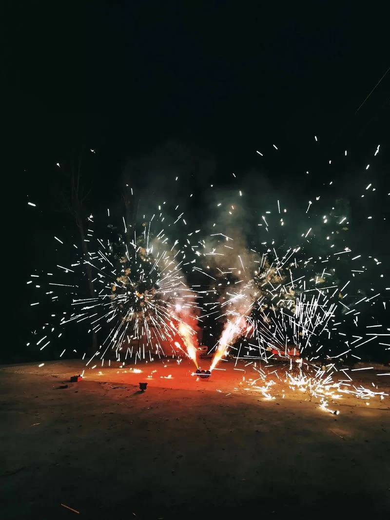 精选烟火图片合集：震撼人心的烟火表演图片