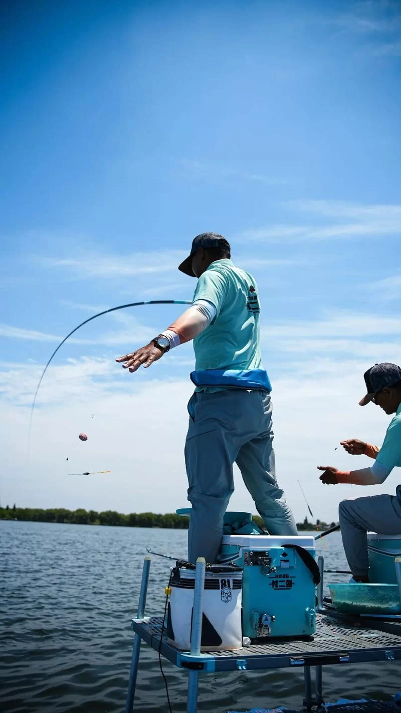 王者之战：钓鱼高手云集，看客友战队如何夺冠