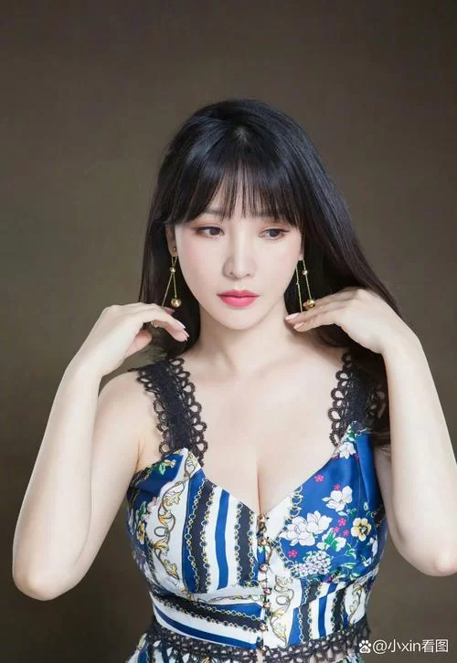 柳岩酥胸：性感与实力并存，她如何打破外界偏见？