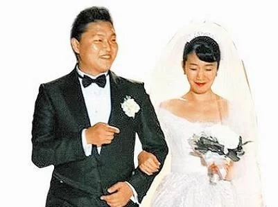 允儿鸟叔恋情曝光？年龄差距引热议！