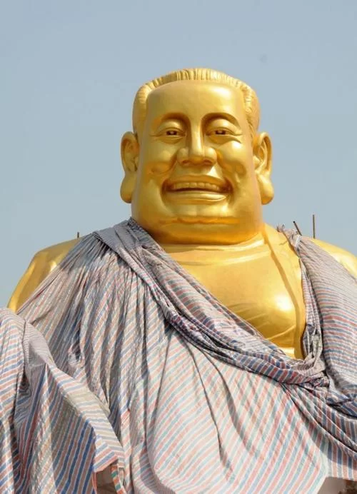 大背头弥勒佛：这尊佛像的造型到底是怎么回事？