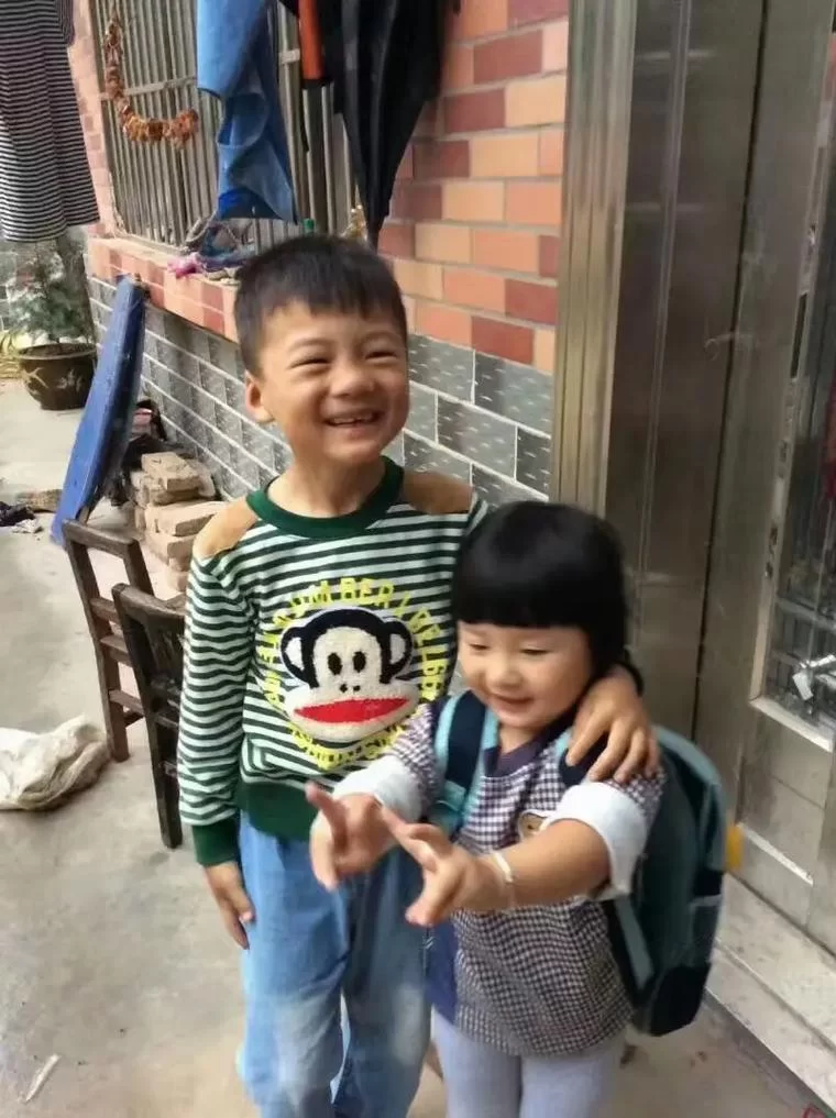 浙江3岁哥哥压死妹妹：无人看管酿成惨剧