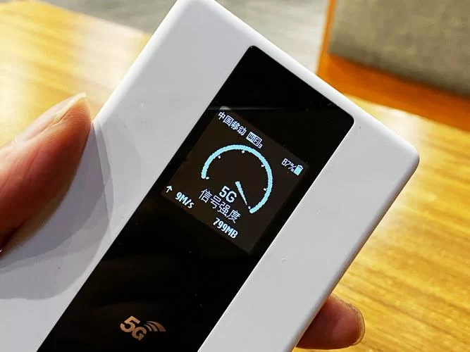 华为5G随行WiFi开箱体验：速度快到飞起！