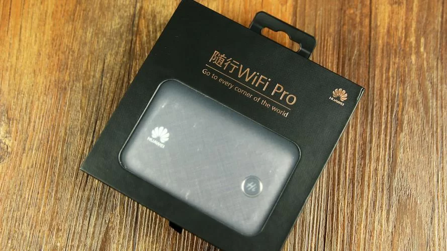 华为5G随行WiFi开箱体验：速度快到飞起！