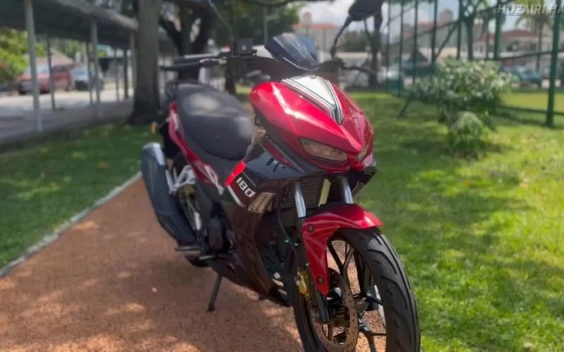 高速狂飙：摩托车150码飞驰，惨烈车祸夺命瞬间！