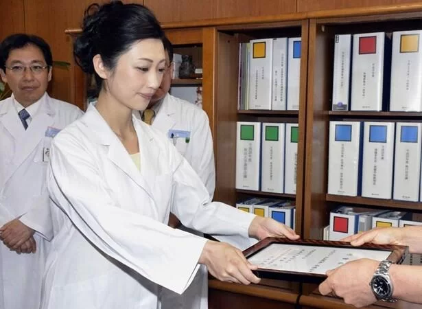 探索坛蜜AV作品背后的故事:一个演员的蜕变 探索坛蜜AV作品背后的故事:一个演员的蜕变