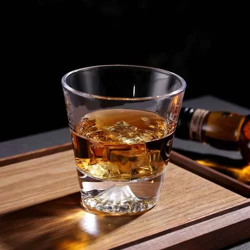 烈酒杯推荐：5款高颜值烈酒杯，提升你的饮酒格调