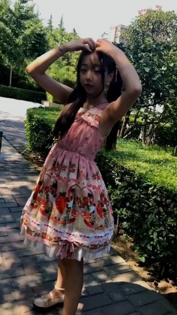 B站裸舞：lo娘女孩的意外走红与争议背后