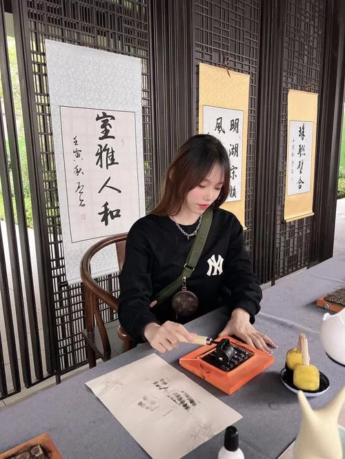 体验闲情雅致：在繁忙生活中寻觅一份宁静