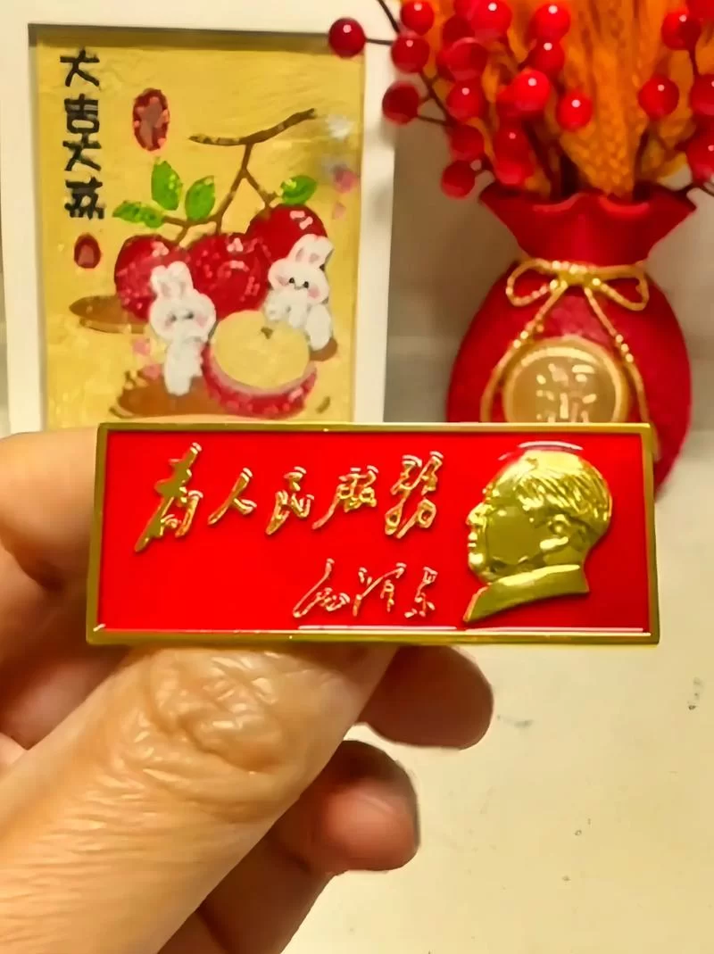 红色徽章批发：低价优质，大量现货供应