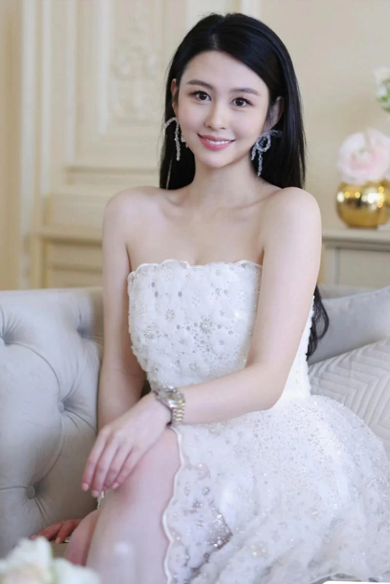 邱淑贞女儿沈月微博最新动态：美照频出，颜值逆天！
