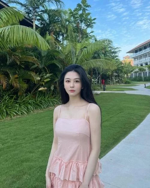 邱淑贞女儿沈月微博最新动态：美照频出，颜值逆天！