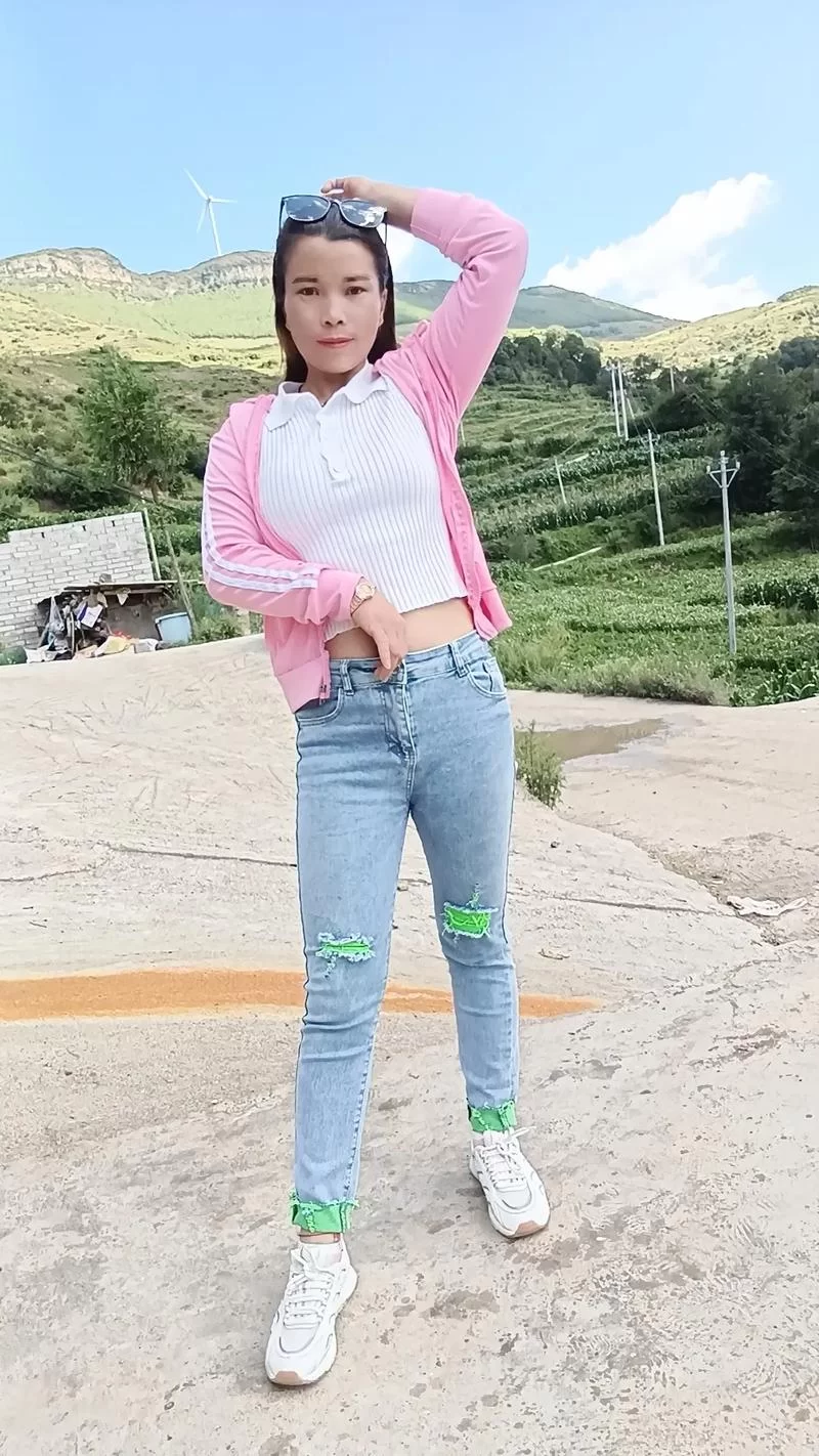 贵州小妹翻唱小样儿，惊艳全场，网友：太好听了！