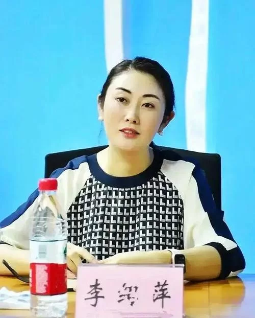 女官员被扒衣事件始末：真相还原与社会反思