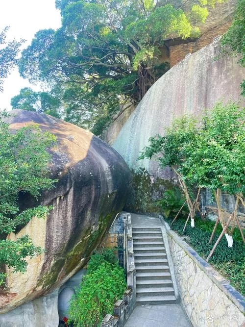 鼓浪屿最高峰日光岩：登高望远，感受鹭岛风光