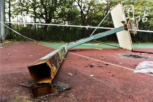 篮球架砸死男生！悲剧事故警示我们什么？