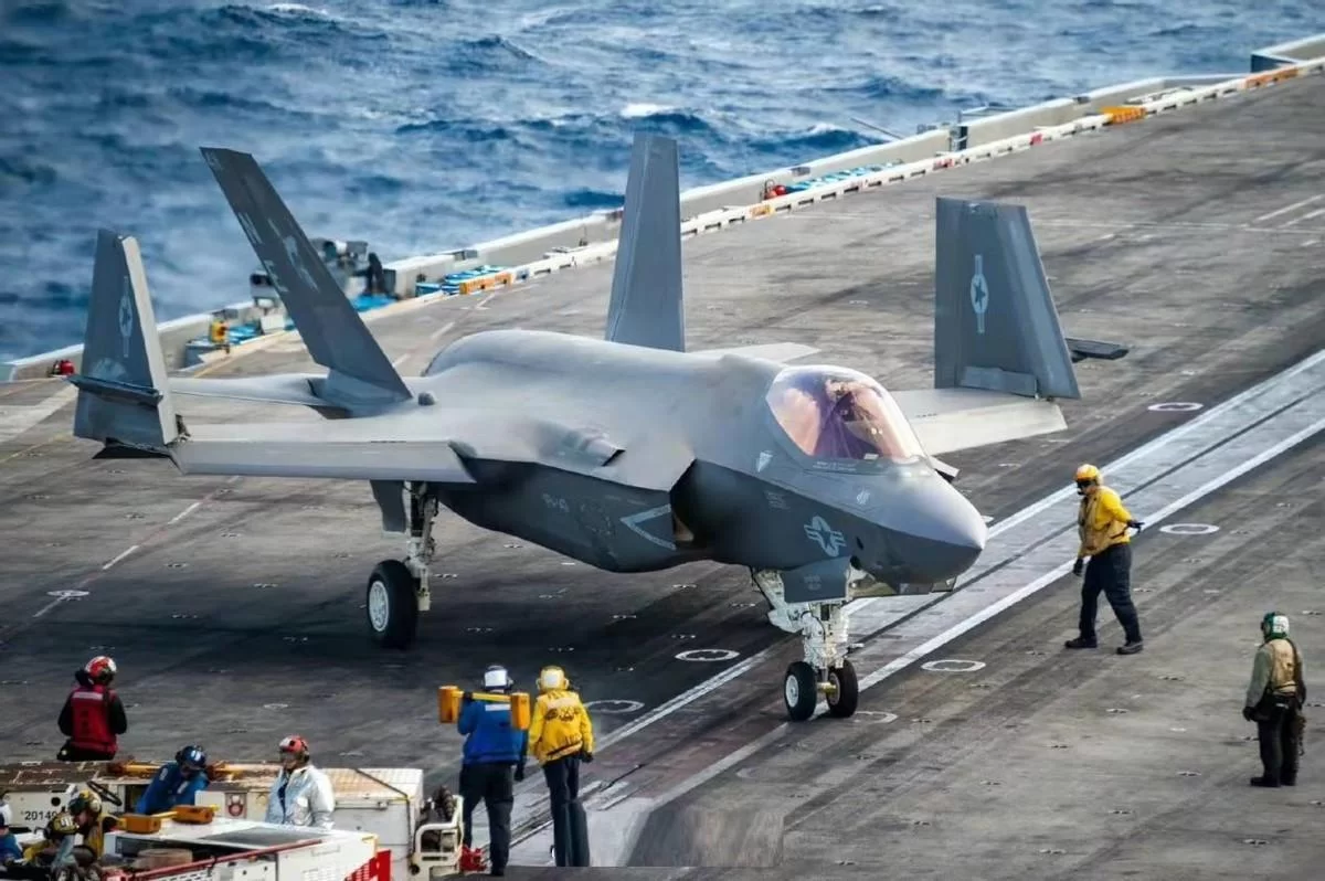 美军F35C舰载机：部署日本，性能究竟如何？