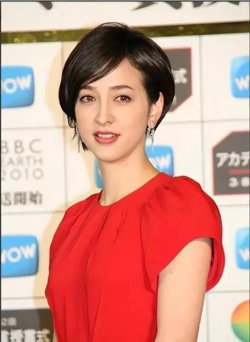 从香港到日本：混血AV女优的崛起之路