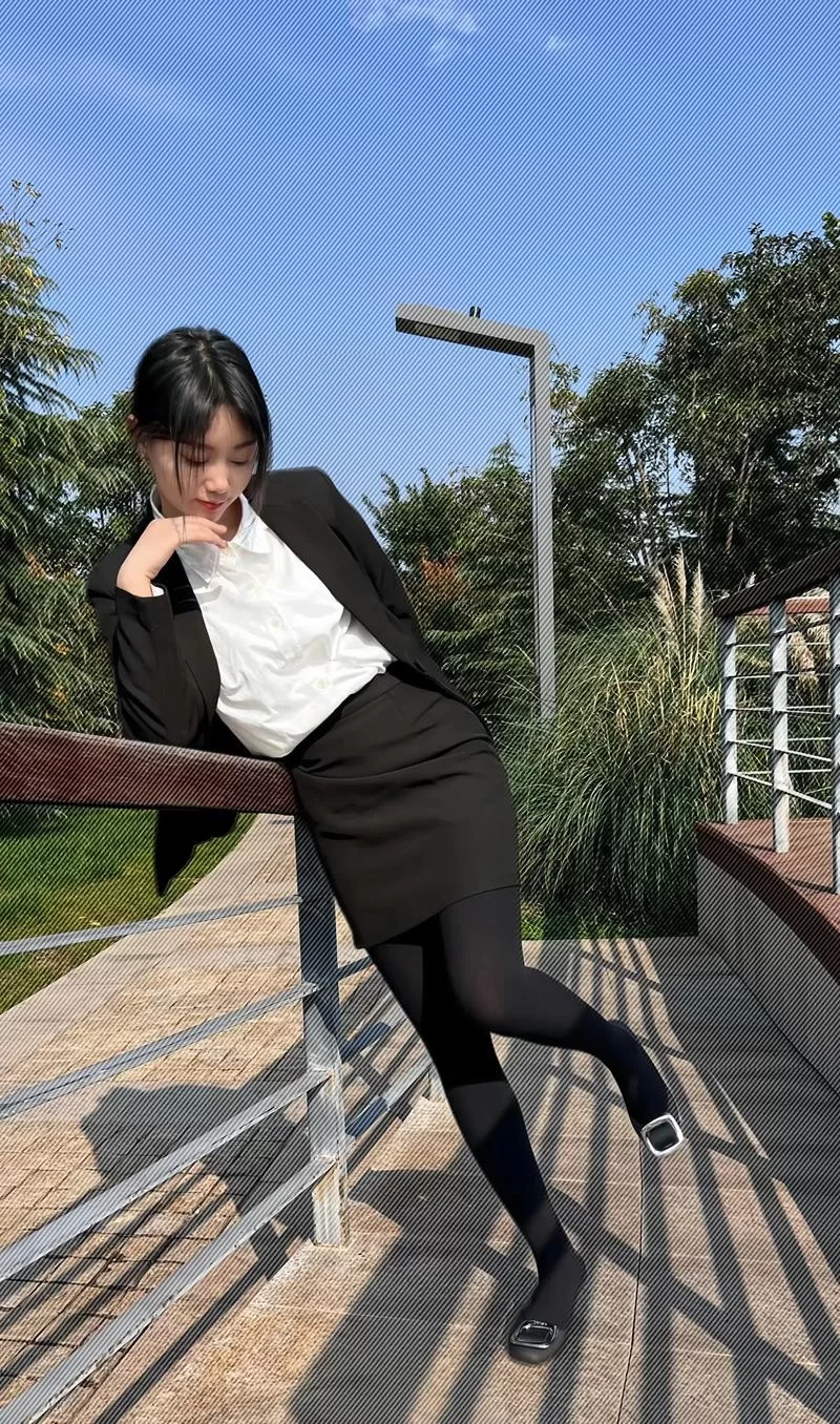 黑丝衣穿搭指南：展现你的性感与优雅