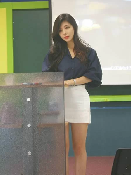 韩国最美女教师朴贤书？网络主播身份引热议