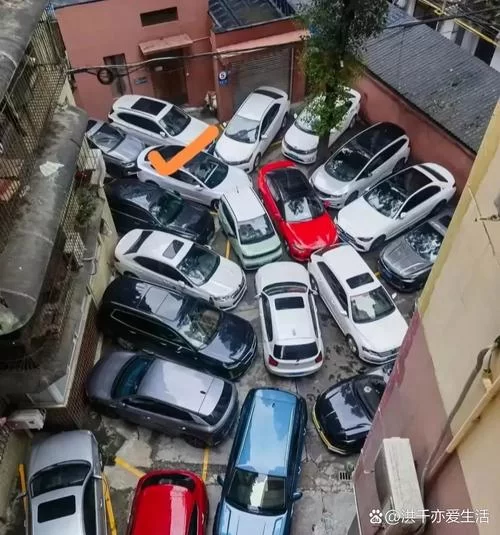 生活极度混乱！停车位之争，引发居民矛盾，这该如何解决？