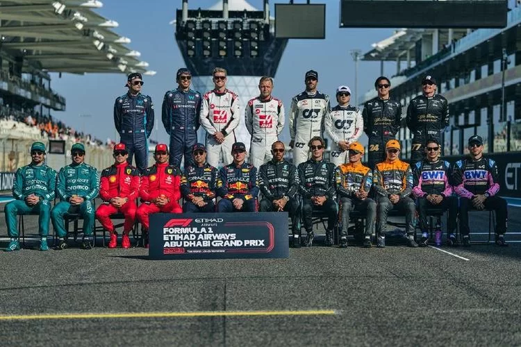 F1新闻：阿布扎比站诺里斯夺冠，维斯塔潘与皮亚斯特里碰撞！