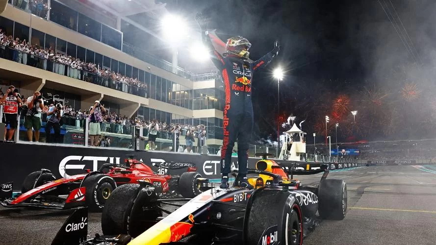 F1新闻：阿布扎比站诺里斯夺冠，维斯塔潘与皮亚斯特里碰撞！