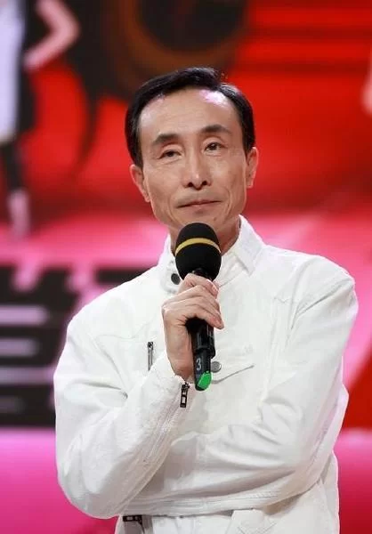 巩汉林评价吴亦凡造型：致敬经典？还是巧合？