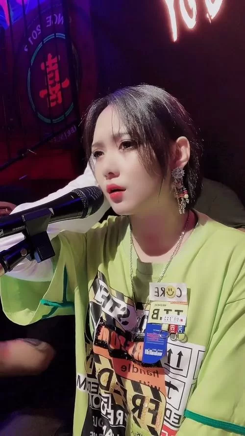 想知道歌曲“我要记住你的样子”的歌名和演唱者？