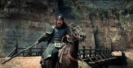 张飞一声怒吼：青罗伞盖后隐藏的秘密