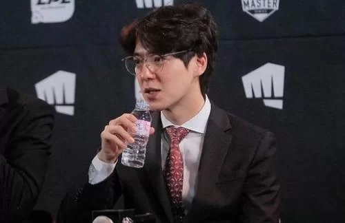 SKT教练KkOma：电竞教父的传奇之路与辉煌成就