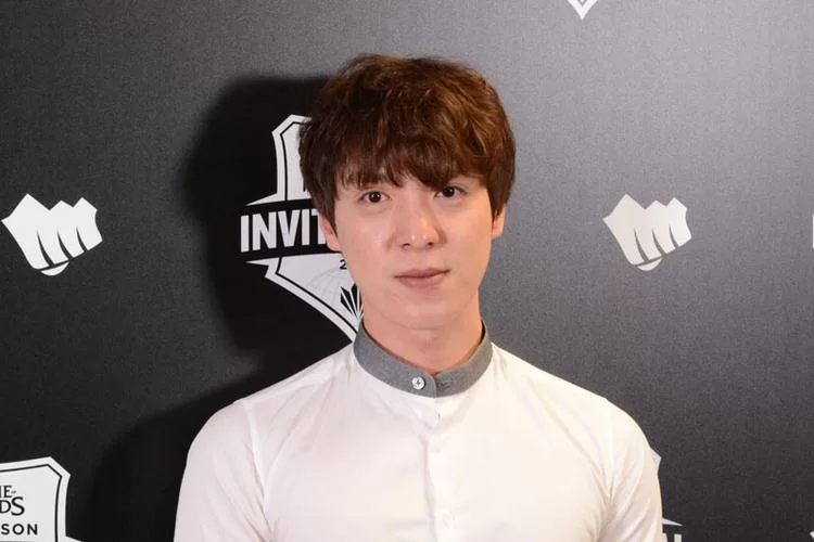 SKT教练KkOma：电竞教父的传奇之路与辉煌成就