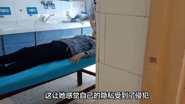 体检裙子被撩起，是医生的错还是流程问题？