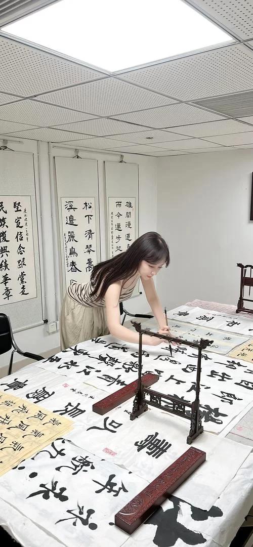 想写出漂亮的毛笔字？试试这款在线生成器！