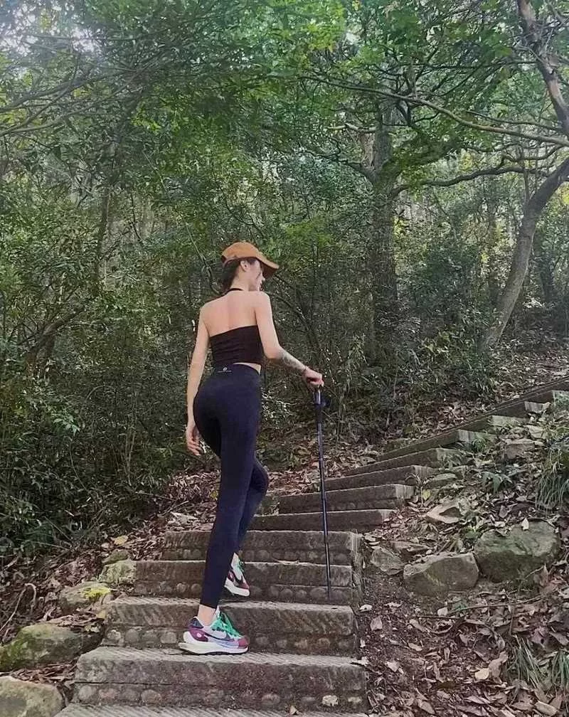瑜伽裤不能爬山什么梗？看完这篇你就明白了！