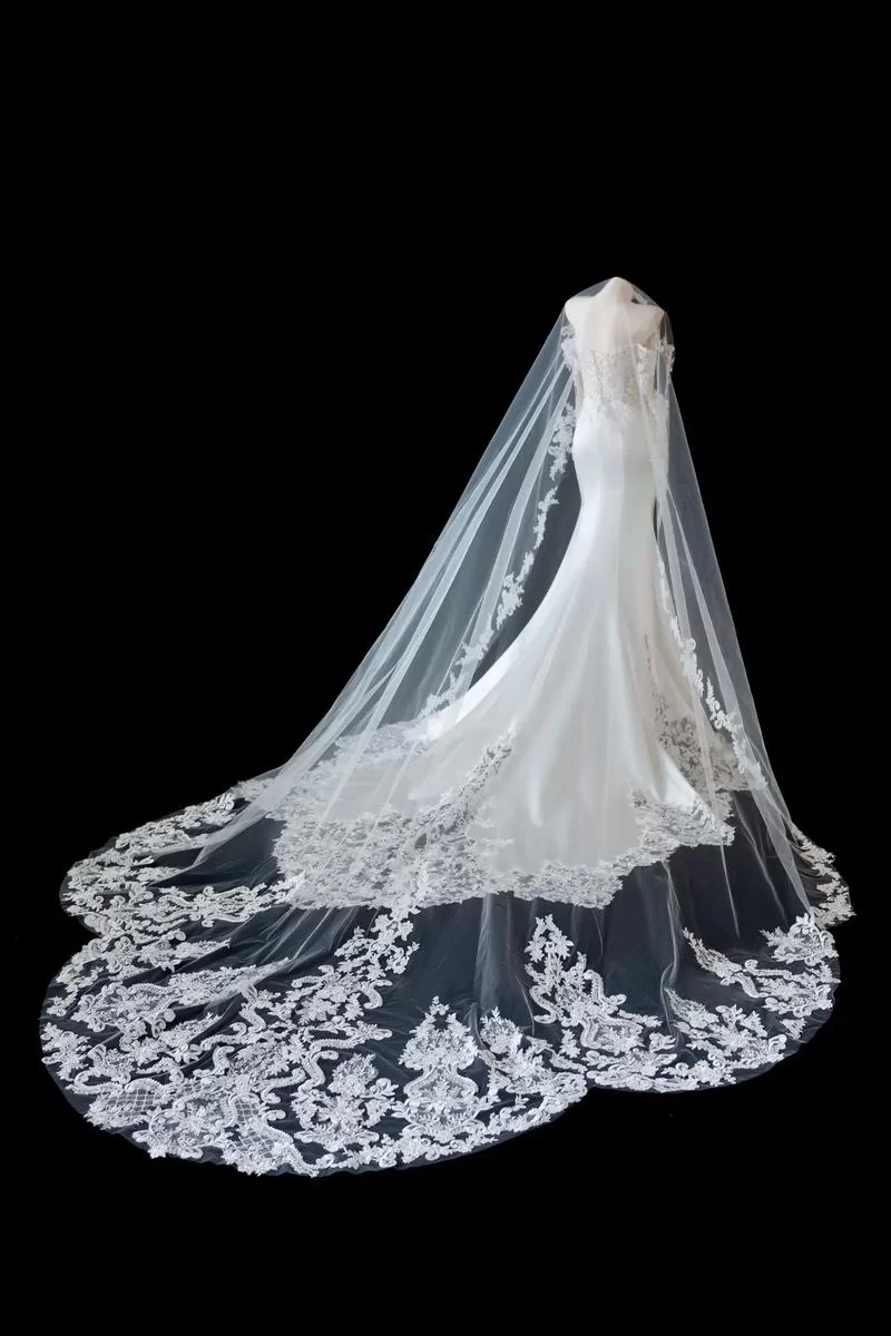 我愿为你穿上永恒的白色婚纱，给你一生的承诺！