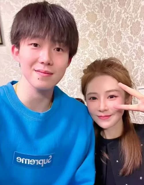 陈玘和老婆的爱情故事，看完让人羡慕不已！